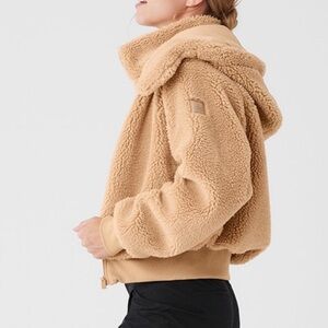 ALO YOGA FOXY SHERPA JACKET size L beige